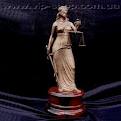 Адвокаты в России требуют монополии на представительство в судах и высоких гонораров